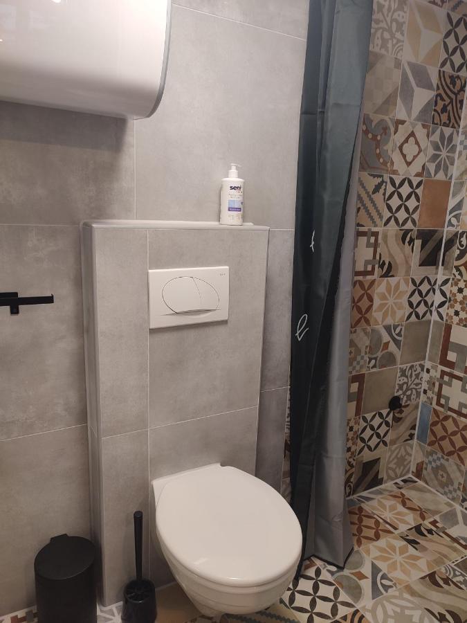 Apartman Dux 2 カルロヴァッツ エクステリア 写真